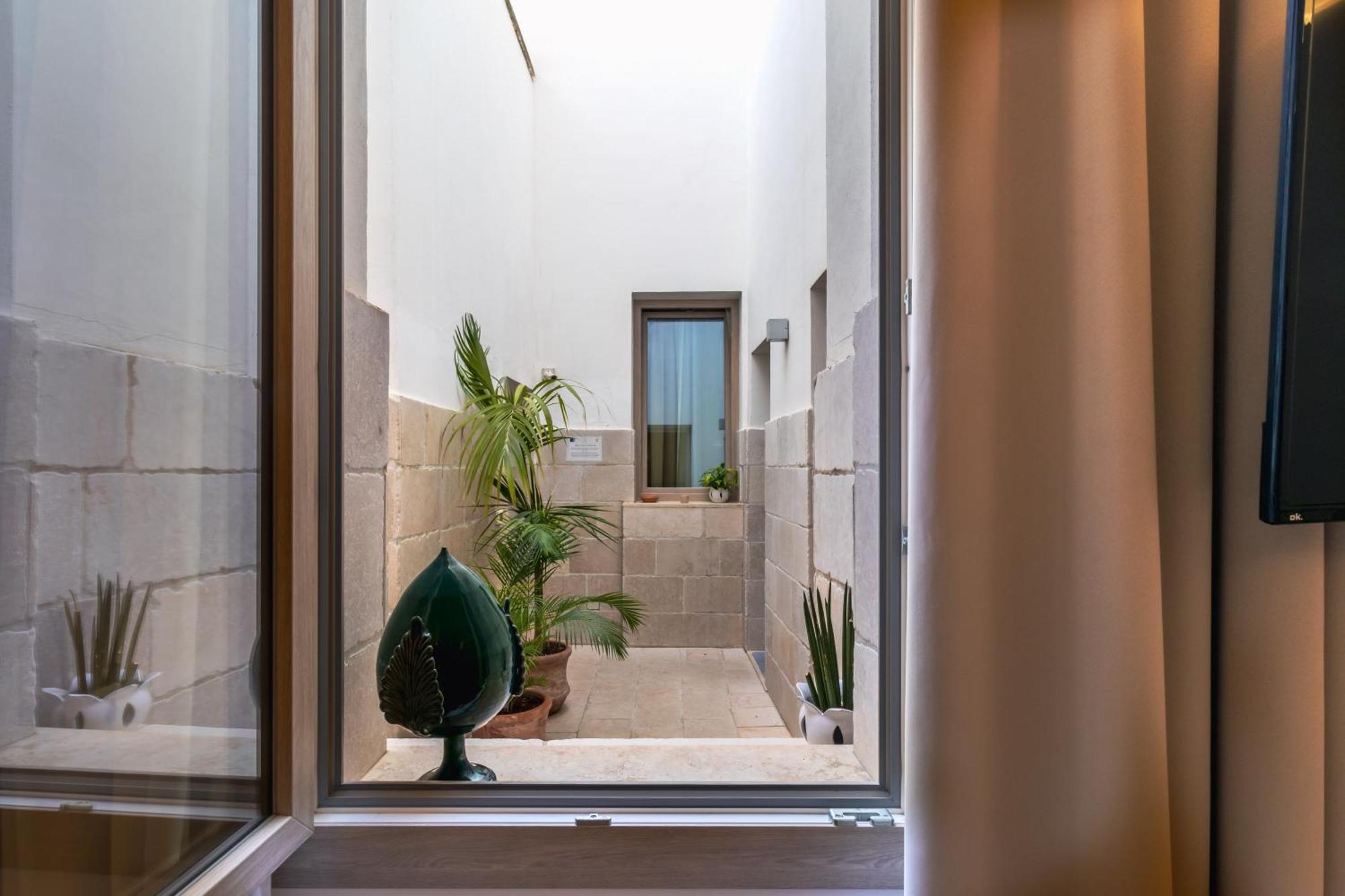 Palazzo San Lazzaro - Lecce Selection Jacuzzi Rooms & Suites Exterior foto